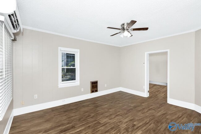 Photo - 512 Oshaughnessy Ave NE