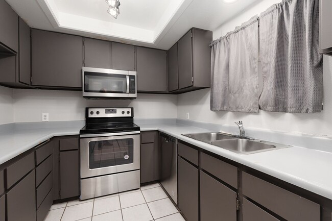 Modern 2 Bed, 2 Bath Condo Near UNLV – Prime Central Location! - Modern 2 Bed, 2 Bath Condo Near UNLV – Prime Central Location!