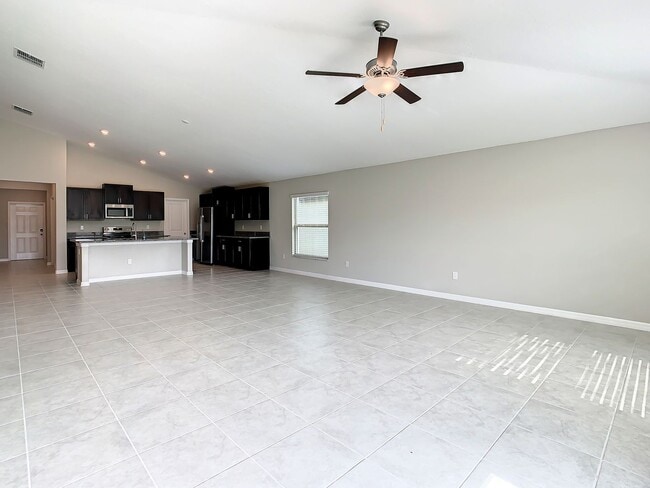 Photo - Beautiful 4 bedroom 2.5 bathroom Single Family House! Like new!