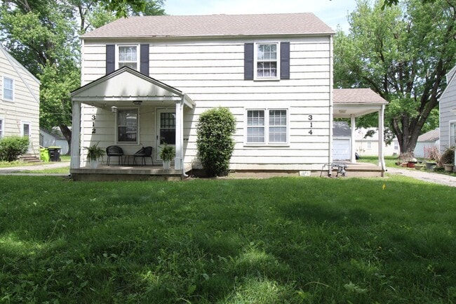 Building Photo - May FREE On This 2 Bedroom Duplex in North Kansas City