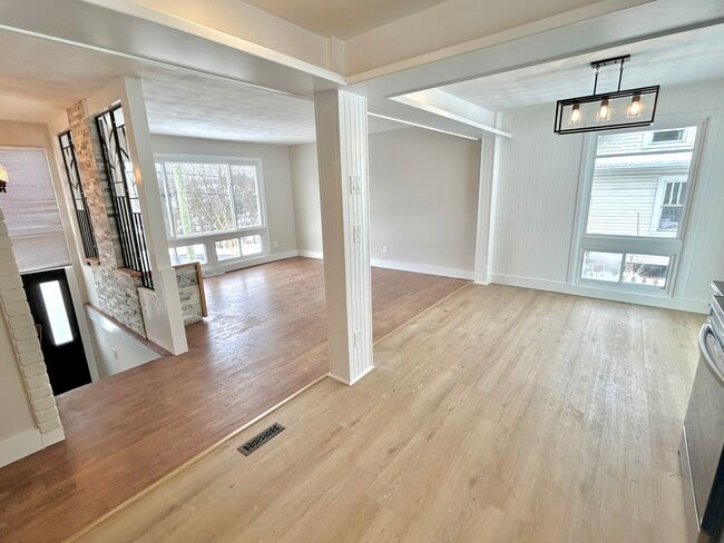 Photo - 306 Hooper Rd Unit #1