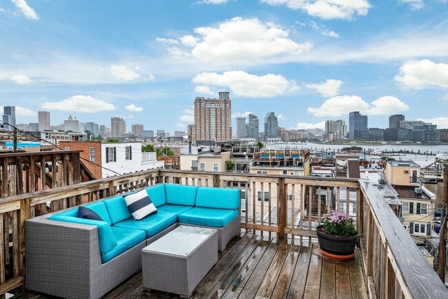 Building Photo - Gorgeous renovated home in Riverside Neigh...