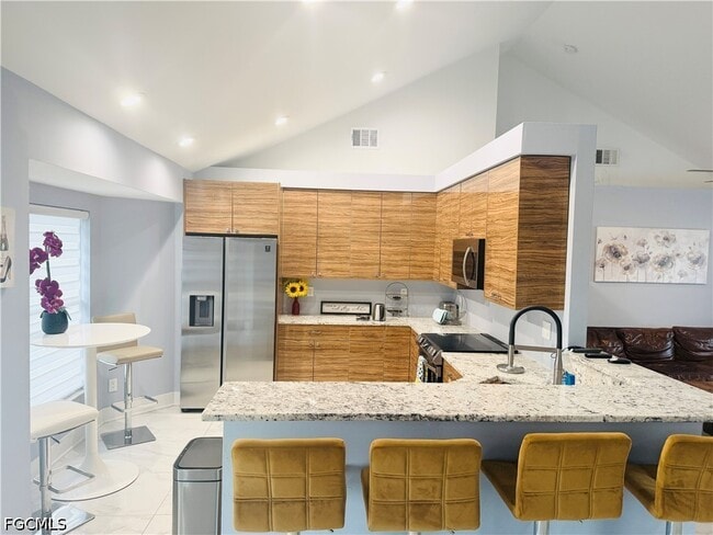 Photo - 827 SW 24th St