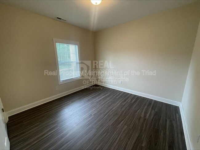 Photo - 206 Hassellwood Dr