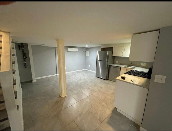 Photo - 113 Webster St NE