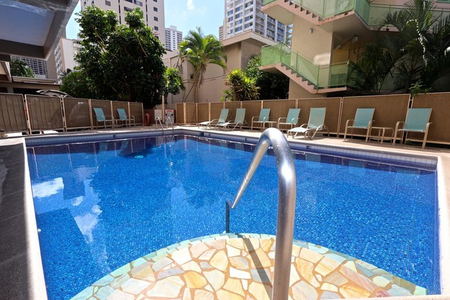 Condo pool - 225 Ka?iulani Ave Condominio Unidad #1605