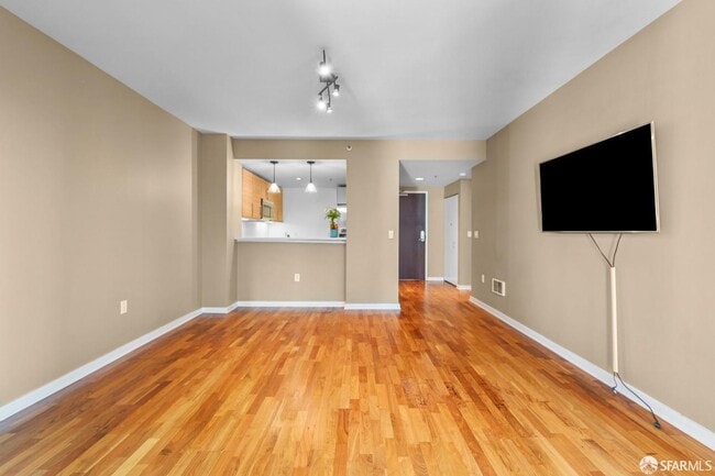 Photo - 555 4th St