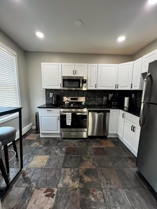 Building Photo - 119 1st St Rental