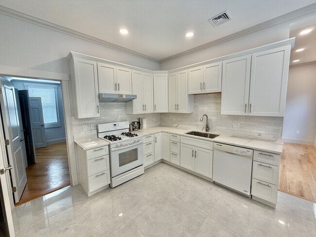 162 Salem St Unit 1