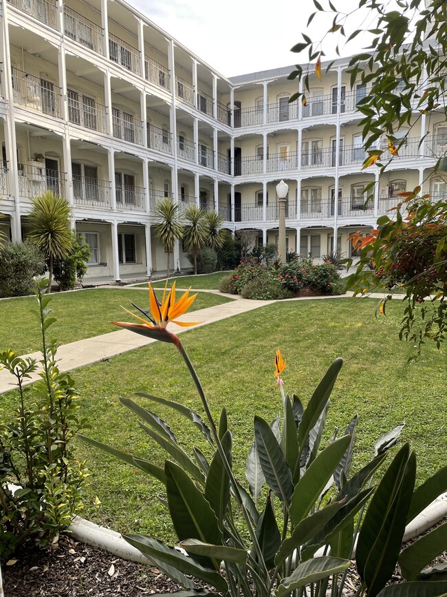 Building Photo - 4125 S Figueroa St Unit #116
