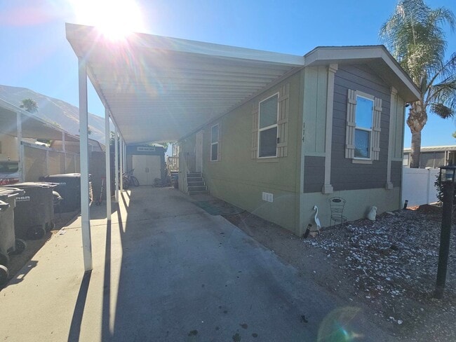 Photo - 21100 State St
