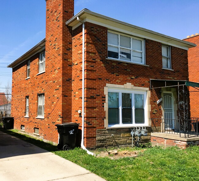 Photo - 18457-59 Hoover Unit 57