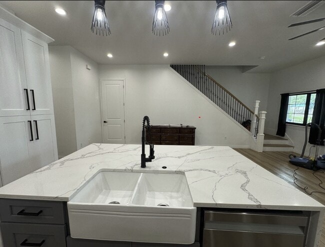319 W West St