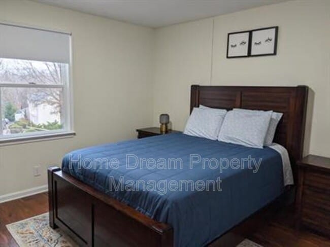 Building Photo - 11 Endicott Ln