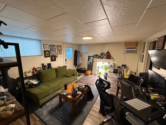 Building Photo - 1067 S 400 E
