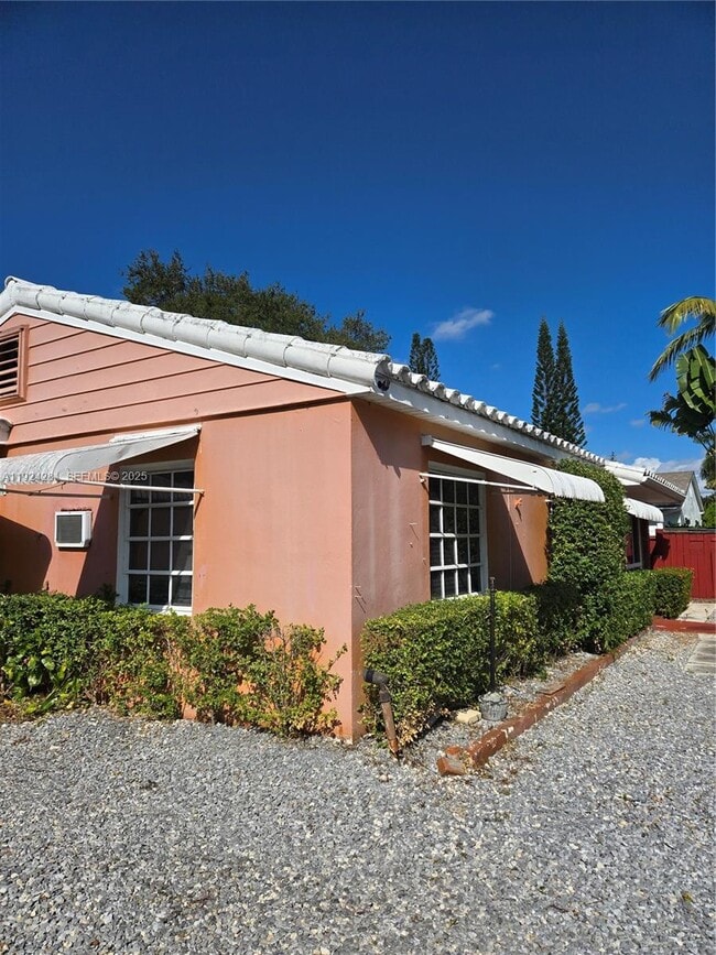 Photo - 1117 NE 17th Way Unit 1-3