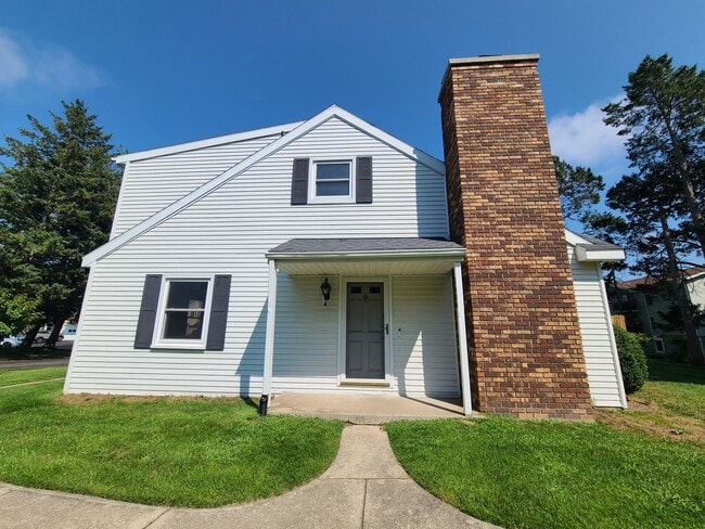 Building Photo - Three Bed Two Bath Condo in St. Joseph Unit 16