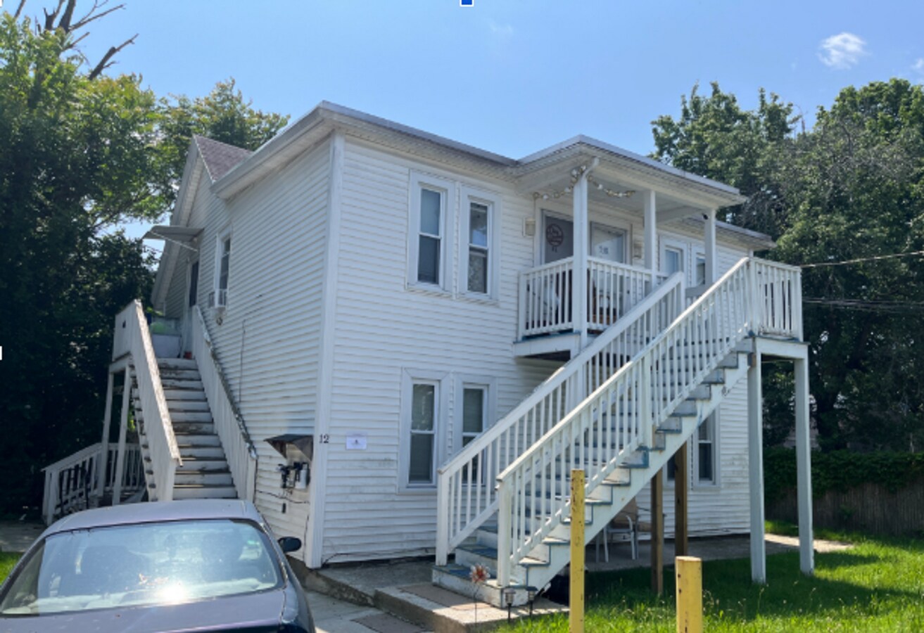 12-14-16 Varney St - 12-14-16 Varney St Unit 12-2 RIGHT
