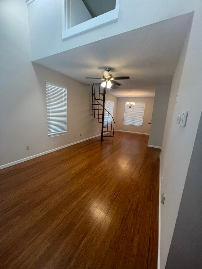 Photo - 6 Hollycrest Blvd