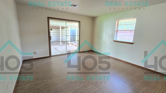 Photo - 3 Bed 2 Bath with ALL the Amenities!