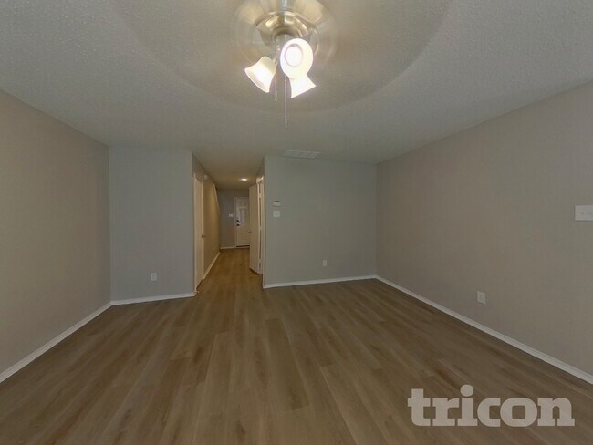 Photo - 4937 Waterford Dr