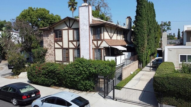 Photo - 1348 N Orange Dr Unidad 2