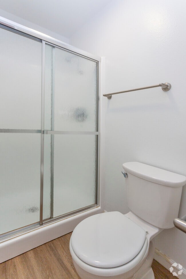 2 BR, 2 BA - 1045 SF