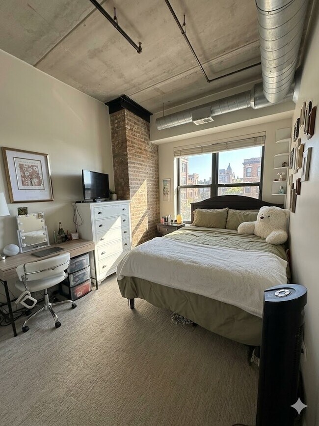 Photo - 1735 W Diversey Pkwy Unit 408