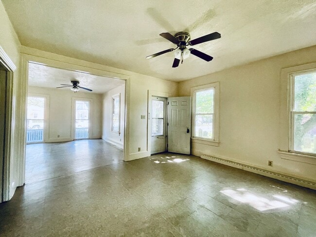 Photo - Spacious 3 Bedroom home FOR RENT in Bridge...