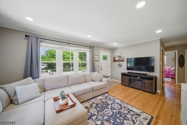 Photo - 22 Beaver Brook Ln