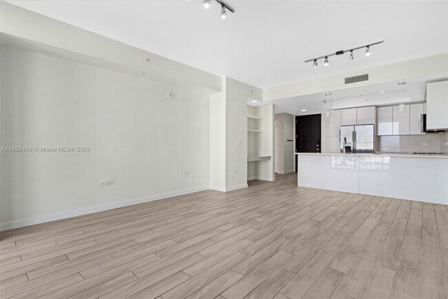 Photo - 999 SW 1st Ave