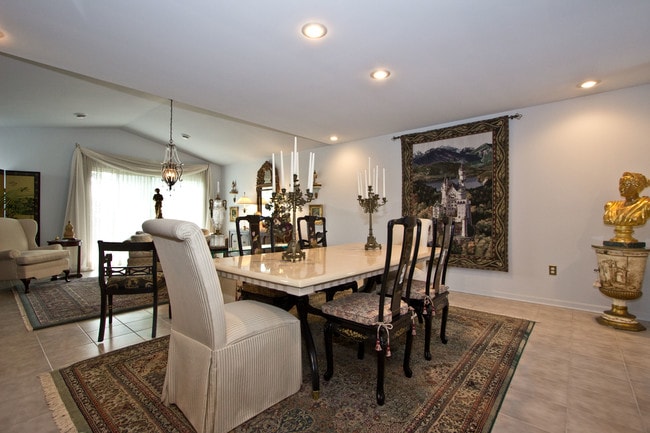 Living/Dining - 500 Edwards Blvd Unit 33