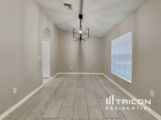 Photo - 1054 Valentine St