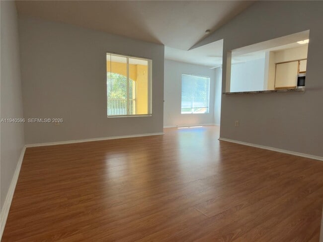 Building Photo - 2607 NW 33rd St Unit 2116