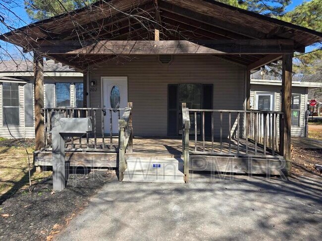 Photo - 202 Rosemary Ln