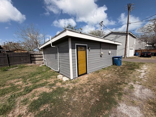 Photo - This studio apartment is conveniently located one block from Spohn Shoreline,