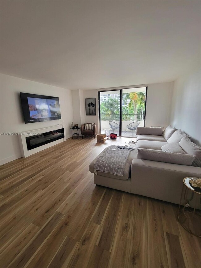 Photo - 2500 Parkview Dr Unidad 518 Rental