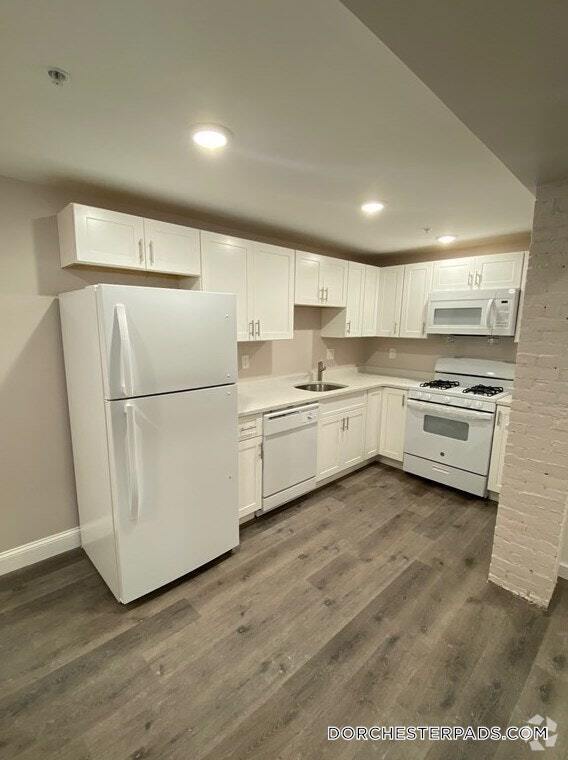 Building Photo - 32 Hartwell St Rental