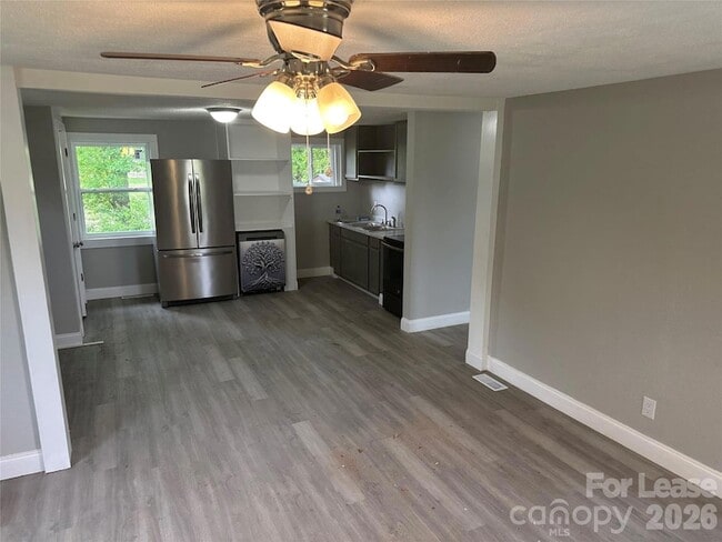 Photo - 209 Brookview Rd