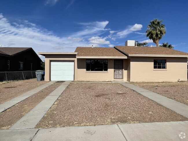 Building Photo - 8155 La Paloma Cir Rental