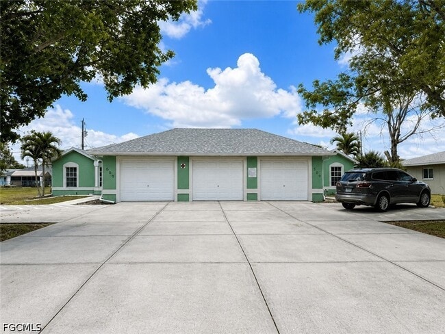 Building Photo - 509 NE 24th Pl