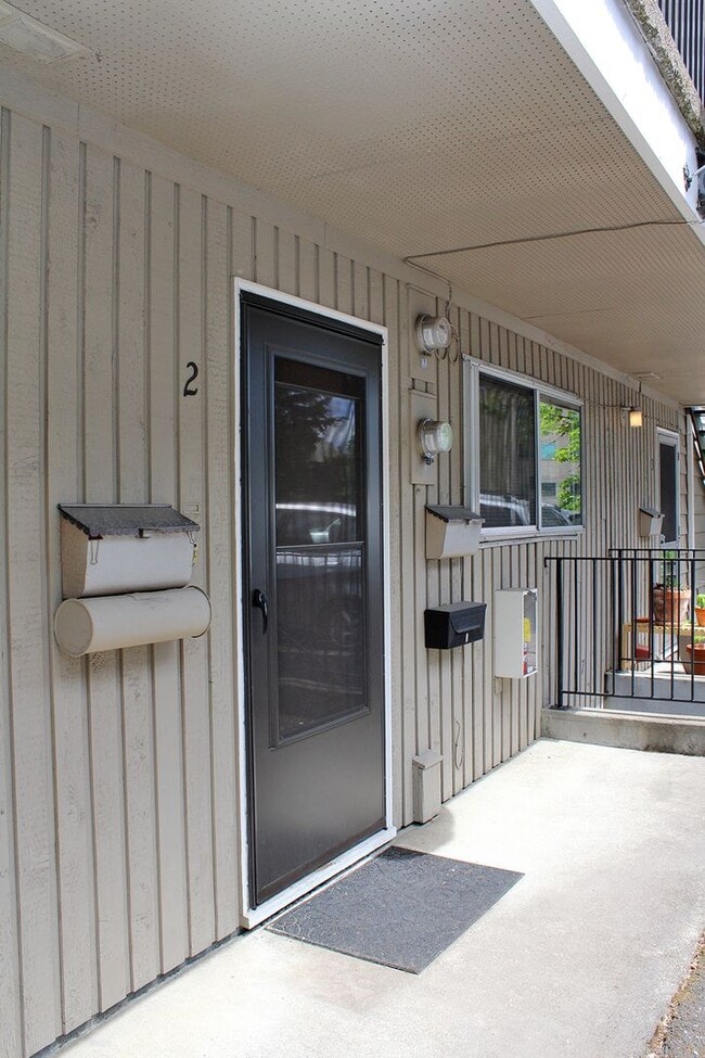 Photo - 1001 SW Woods St Unit 2