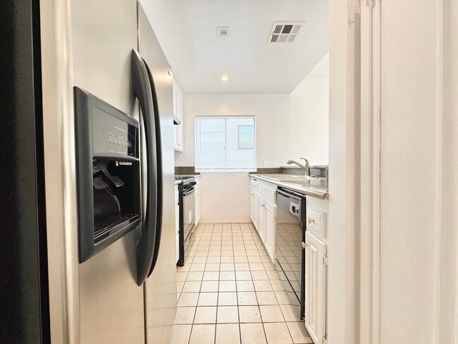 Photo - 5139 W Maplewood Ave Unit 203
