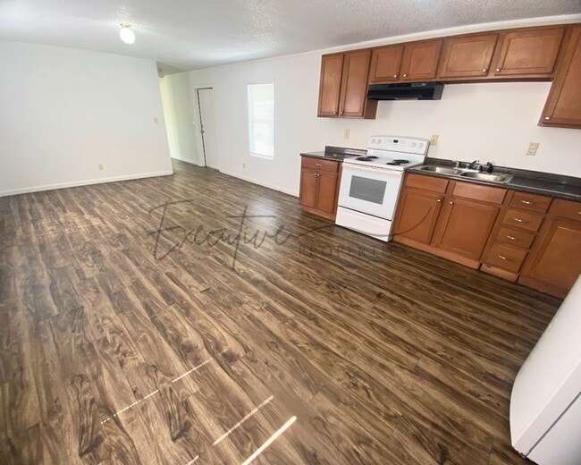 Photo - Move-In Ready 3BR, 1BA – Most Utilities In... Unidad 2