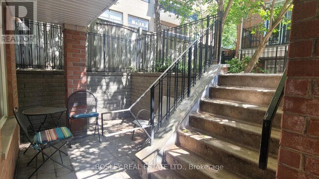 Photo - 415 Jarvis St