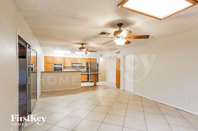 Photo - 2130 E Radcliffe Dr