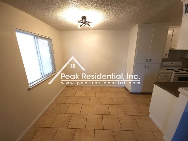 Photo - Spacious 2bd/1ba Sacramento Fourplex