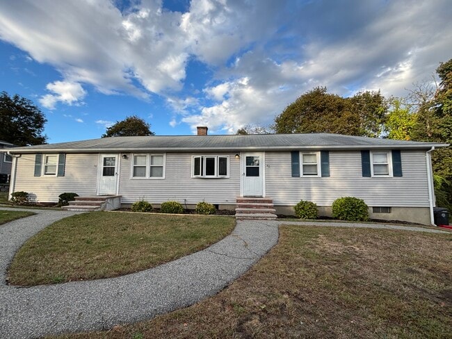 Photo - 40 Neillian Way Unidad 40 Neillian Way Bedford