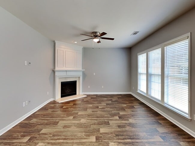 Photo - 755 Earlham Dr