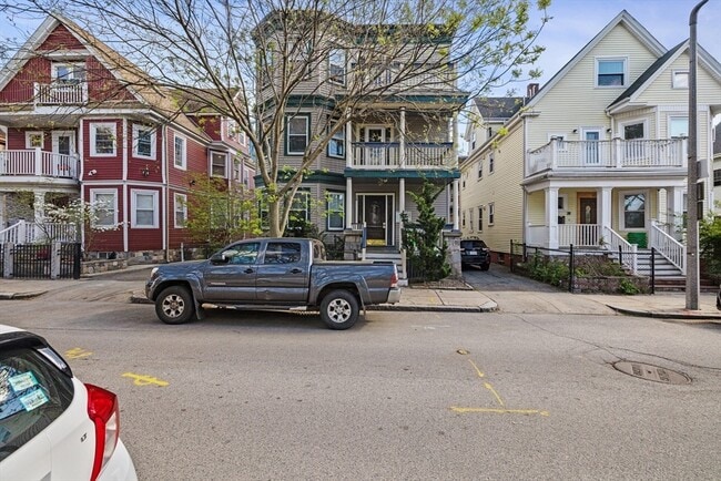 Building Photo - 28 Edison Green Unit B
